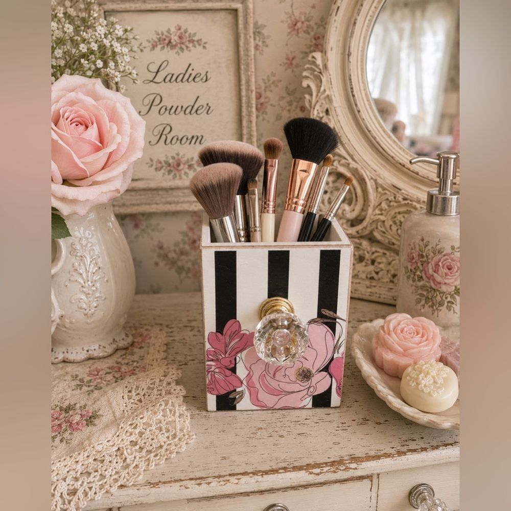 Chic Parisienne Makeup Brush / Pencil Holder 🌺COQUETTE-Style🌺